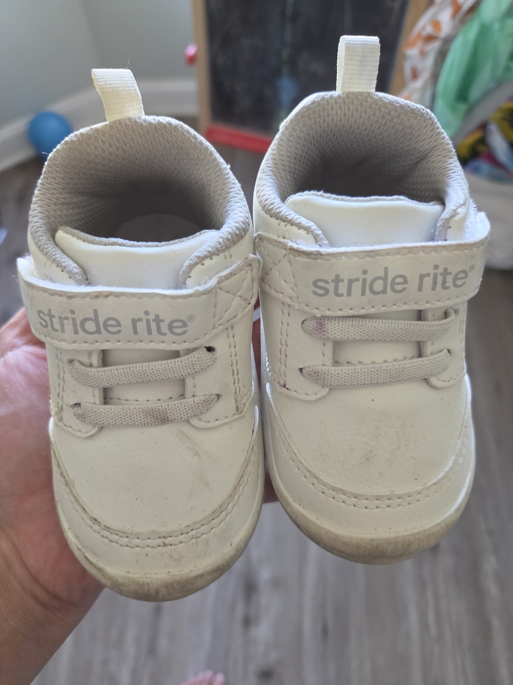 4M Munchkin Stride Rite White Baby Walker Sneakers